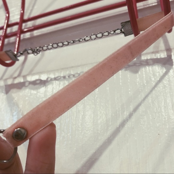 SOLD✨Pink heart choker - Picture 3 of 3